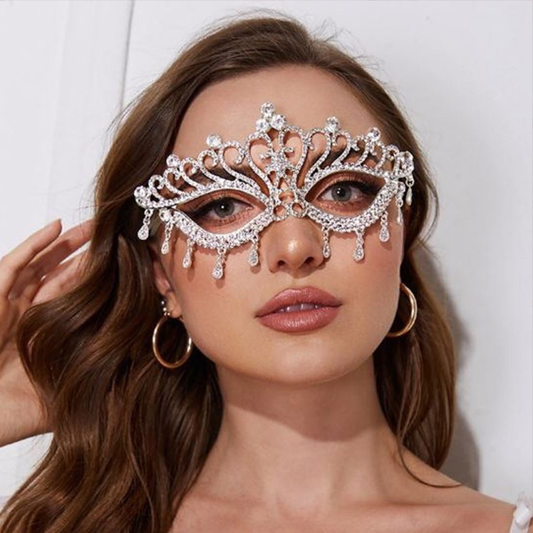 Luxury Rhinestone Masquerade Mask With Crystal Drop Design